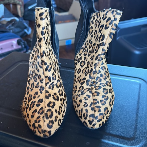 Size 9 leopard high heel ankle boots by Express - Picture 2 of 5